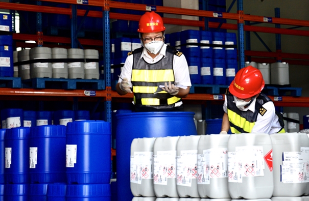 1634726015442323.jpg 廣州白云機(jī)場(chǎng)危險(xiǎn)品報(bào)關(guān)_副本.jpg